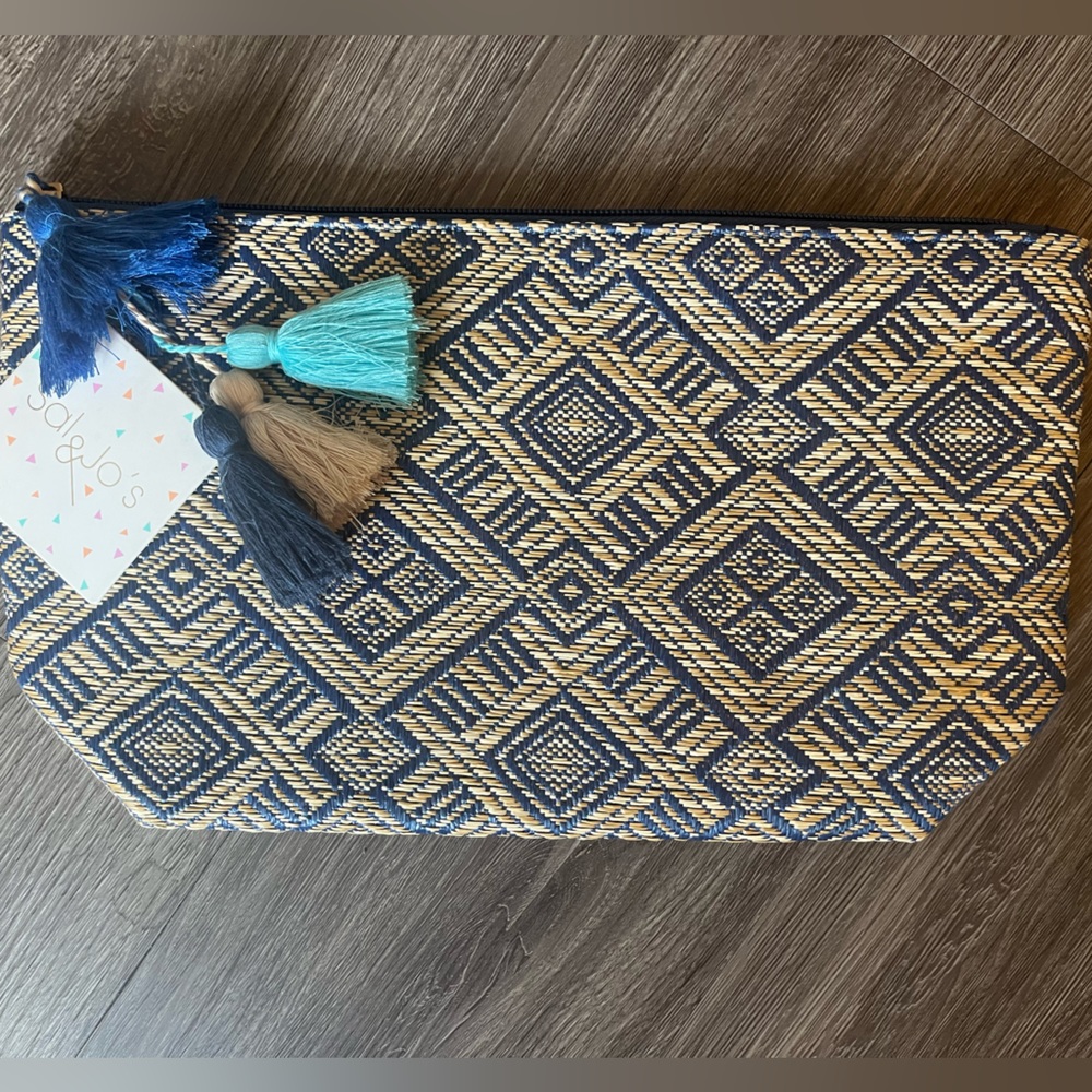 Woven Straw Zip Pouch